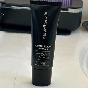 COMPLEXION RESCUE® NATURAL MATTE TINTED MOISTURIZER MINERAL SPF 30 Vanilla 02